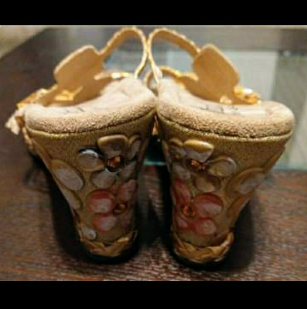 Sandals - Picture 3 of 4